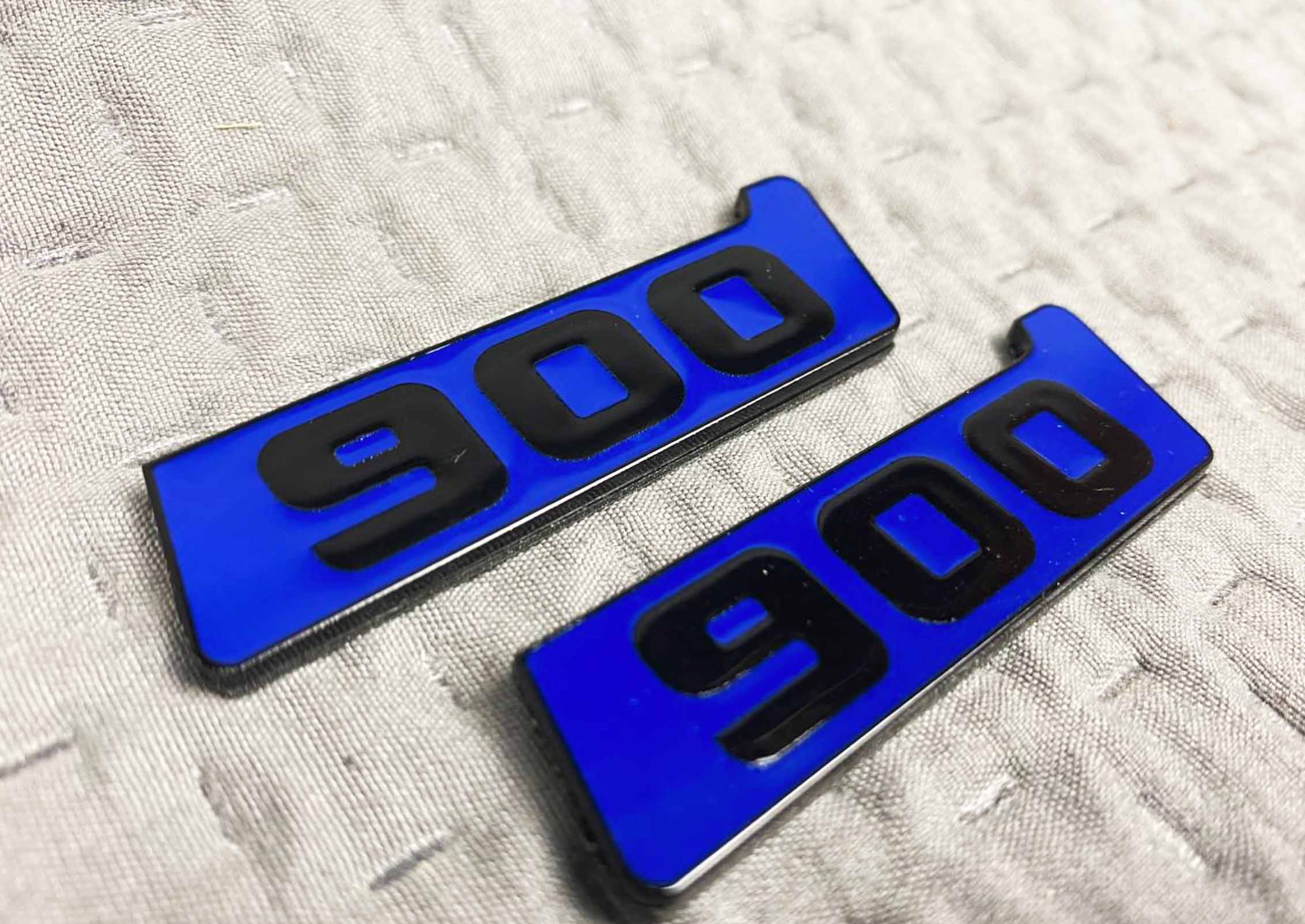 Brabus 900 logo on fender blue plate with number for Mercedes G Class