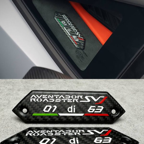 Lamborghini Carbon Fiber Emblems Aventador SVJ Roadster 01 di 63 in the door card