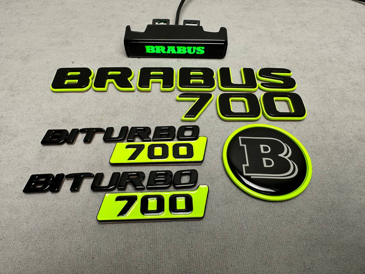 Brabus Biturbo 700 Emblem 1