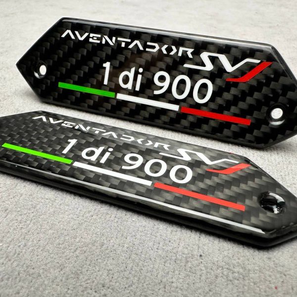 Lamborghini Emblems Aventador SV 1 di 900 in the door card Carbon Fiber